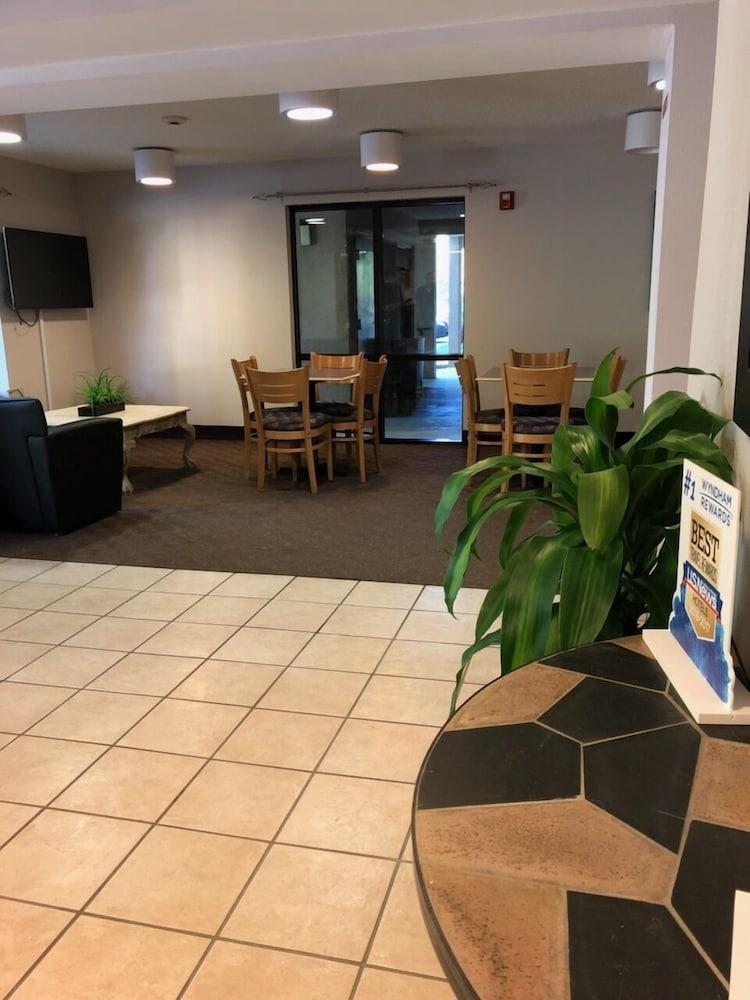 Super 8 By Wyndham Diberville Biloxi Area Exteriér fotografie