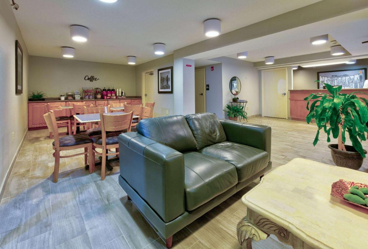 Super 8 By Wyndham Diberville Biloxi Area Exteriér fotografie