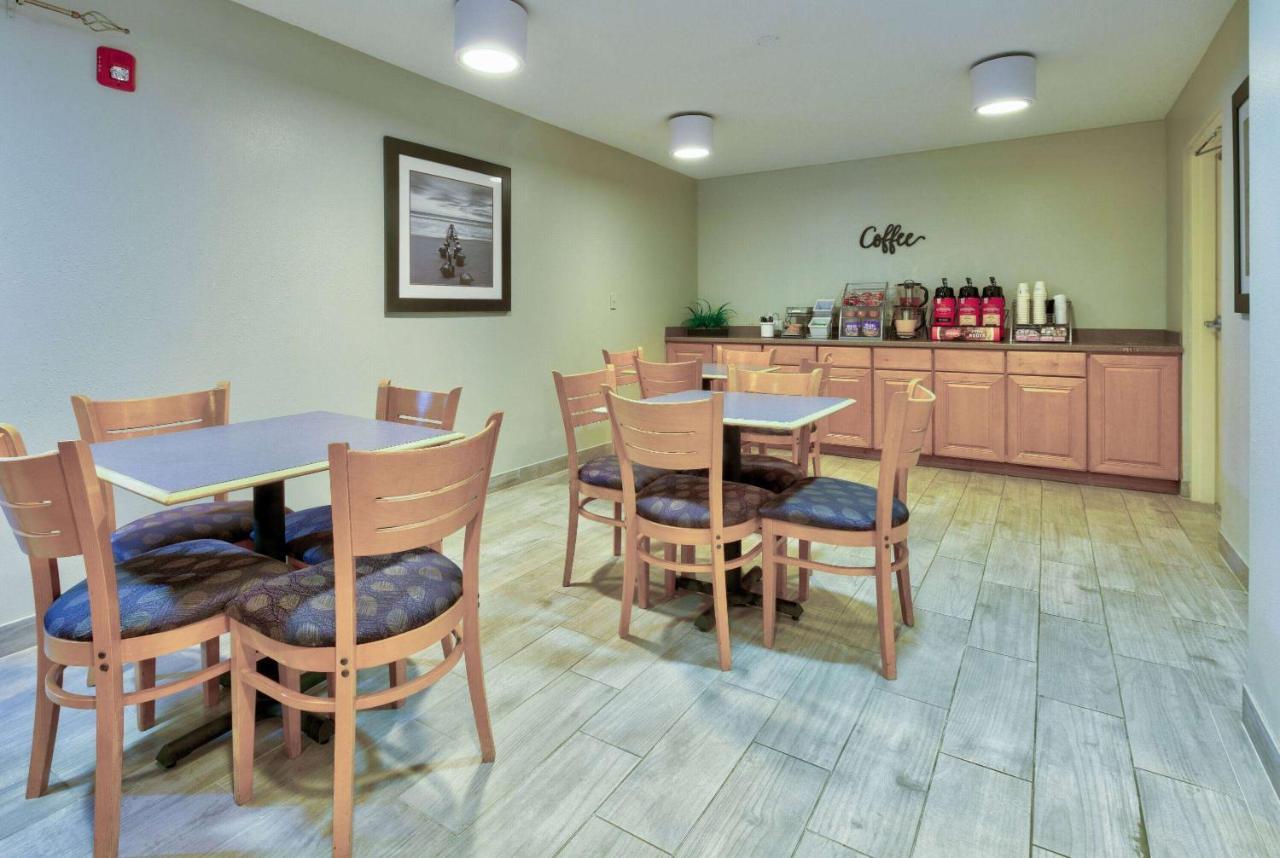 Super 8 By Wyndham Diberville Biloxi Area Exteriér fotografie