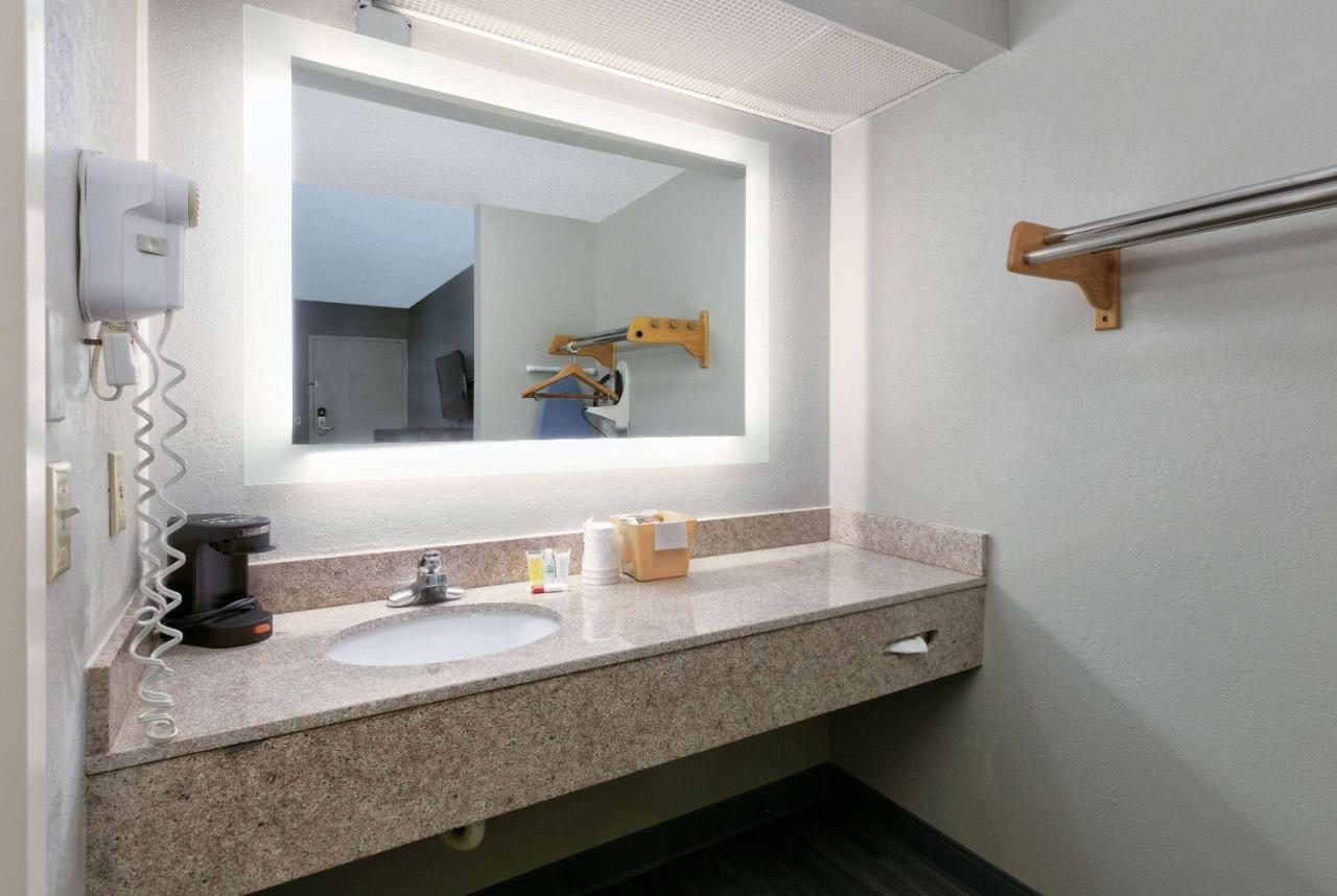 Super 8 By Wyndham Diberville Biloxi Area Exteriér fotografie