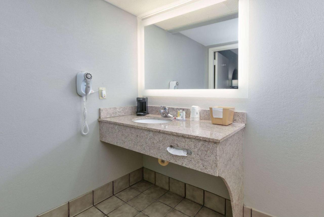 Super 8 By Wyndham Diberville Biloxi Area Exteriér fotografie